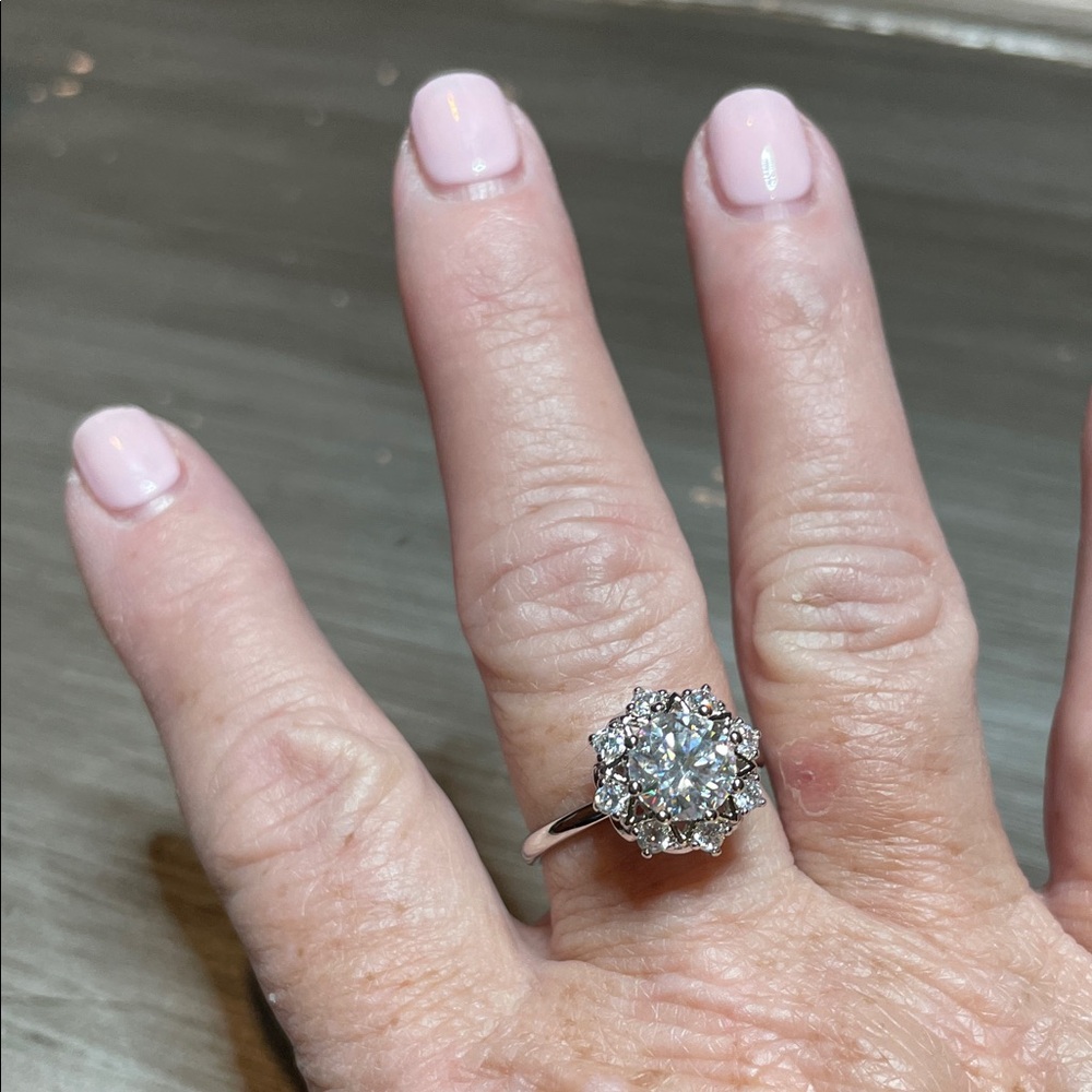 Sparkling White Halo Cluster Ring